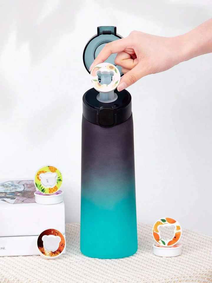 Sports bottle 22oz, scent-based flavor. Refillable and reusable for active fitness.
