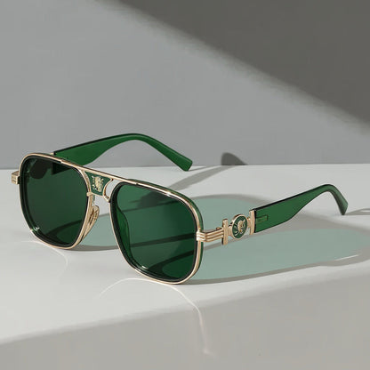 Unisex aviator sunglasses with UV400 protection. Stylish shades, a classic fashion accessory for all.