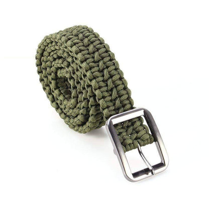 Detailed shot of the robust quick-release buckle on a 550 paracord survival utility belt