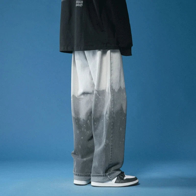 Casual unisex jeans: wide-leg design and distinctive bleach-dye fade, ideal for a bold streetwear look.