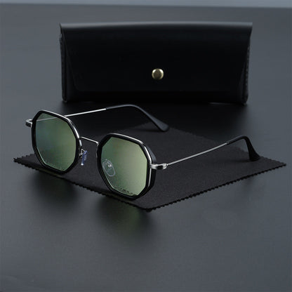 UV400 hexagonal sunglasses. Bold unisex design, perfect fashion accessory for modern look.