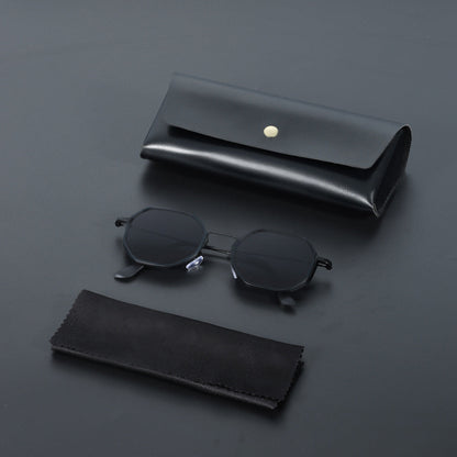Unisex hexagonal sunglasses offering UV400 protection. Modern design for all genders.