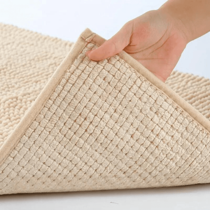 Luxurious chenille bath mat, ultra-soft and highly absorbent, with robust non-slip backing.