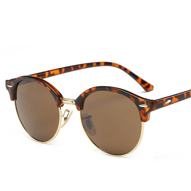 Chic unisex UV400 sunglasses. Anti-glare eyewear with a modern alloy frame, ideal for fashion and sun protection.