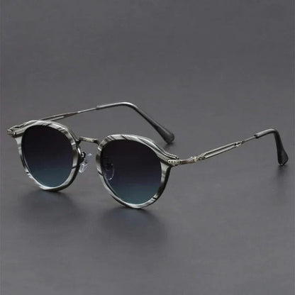 Elegant unisex sunglasses featuring a timeless metal frame & comprehensive UV protection.