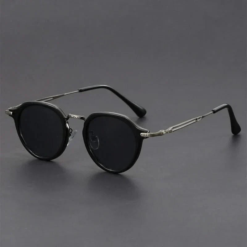 Modern classic metal frame unisex sunglasses, built for durability and UV protection.