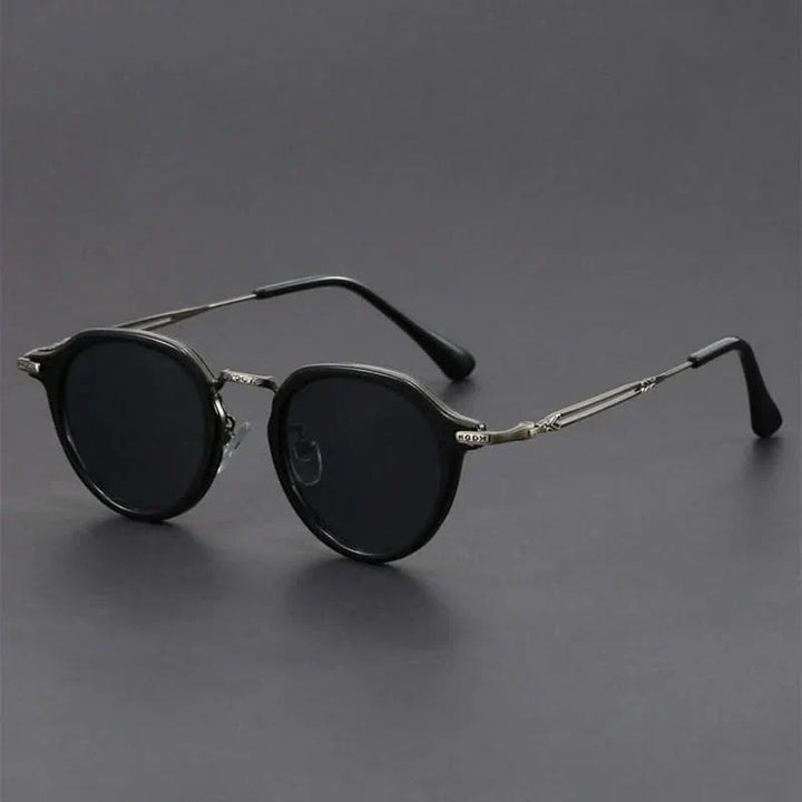 Modern classic metal frame unisex sunglasses, built for durability and UV protection.