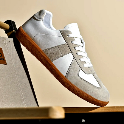 Stylish classic retro sneakers for unisex daily wear. These comfortable lace-up shoes offer an athletic style.