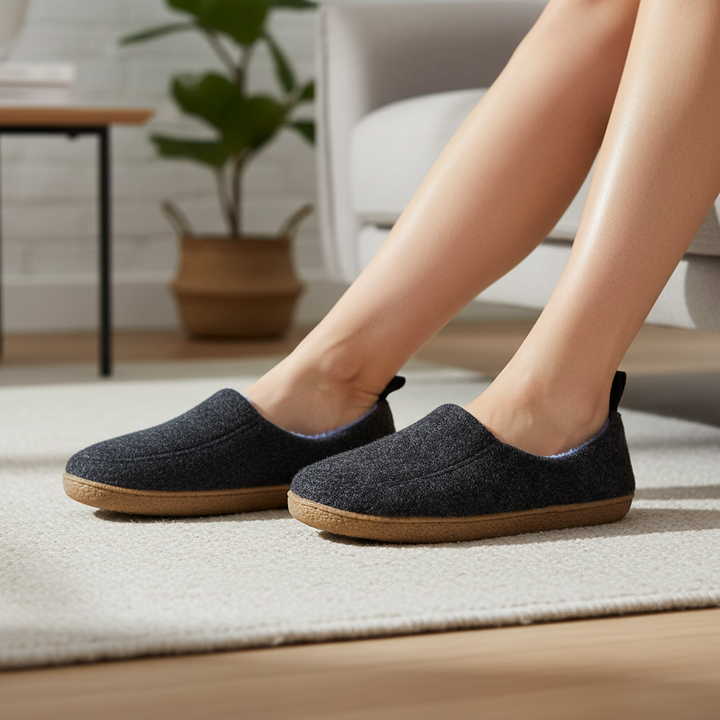Unisex Cloudwalk slippers, soft & cozy for ultimate indoor comfort and warmth.