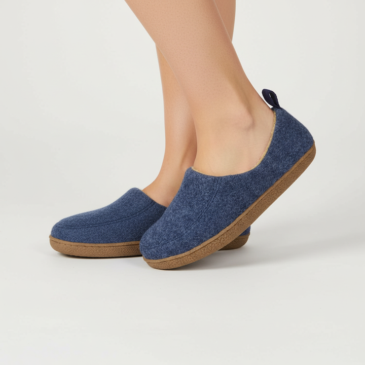 Stylish Cloudwalk unisex slippers, combining warmth, comfort, and non-slip safety at home.