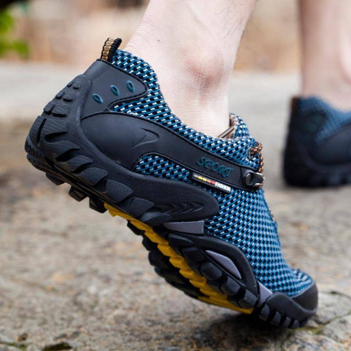 Durable men's and women's leather hiking shoes, ideal for climbing & trekking