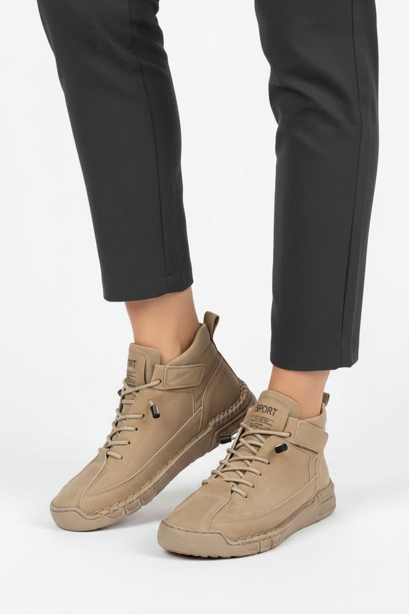 Breathable everyday walking shoes for men & women, offering a wide fit & cushioned support.