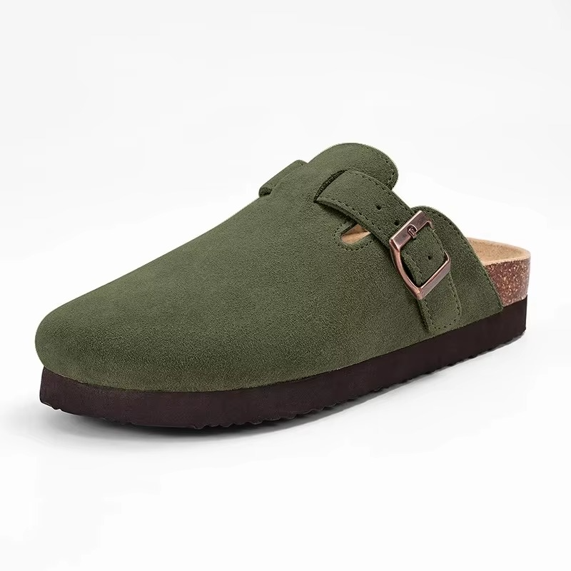 Easy slip-on unisex clogs, cushioned for spring and summer comfort, versatile shoes.