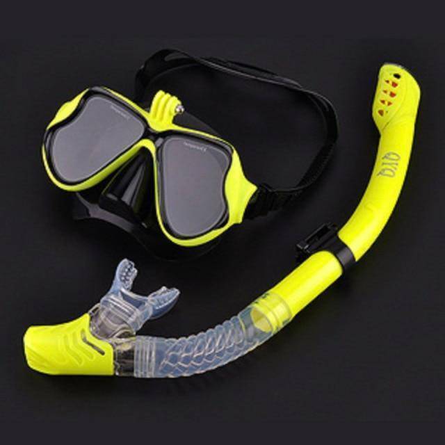 Complete diving and snorkeling set with camera mount, essentials for water sports enthusiasts
