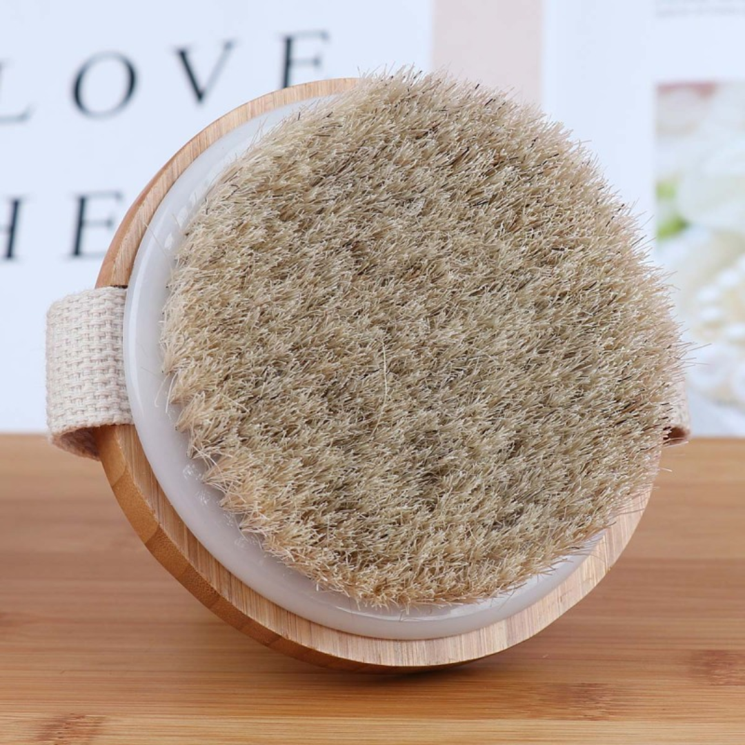 Dry body brush for radiant, smooth skin, boosting circulation & detoxification. Eco-friendly design.