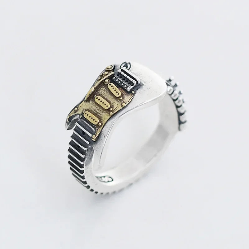 Adjustable guitar ring, part of a unisex electric guitar jewelry set. Ideal gift for music lovers.