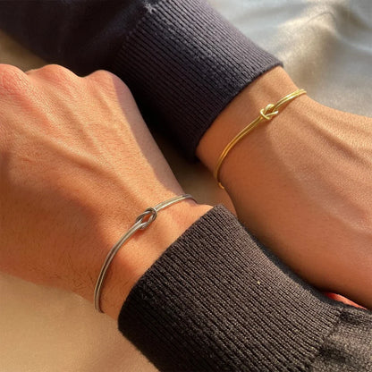 Symbolic Endless Knot stainless steel chain bracelet, minimalist design, adjustable, perfect unisex accessory.