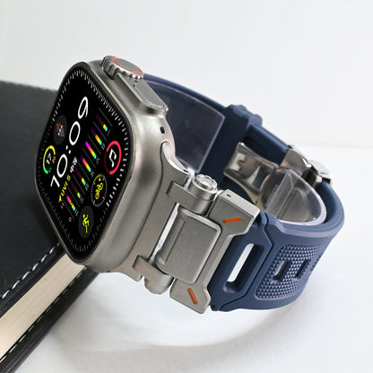 Explore in comfort with this unisex silicone Apple Watch strap.