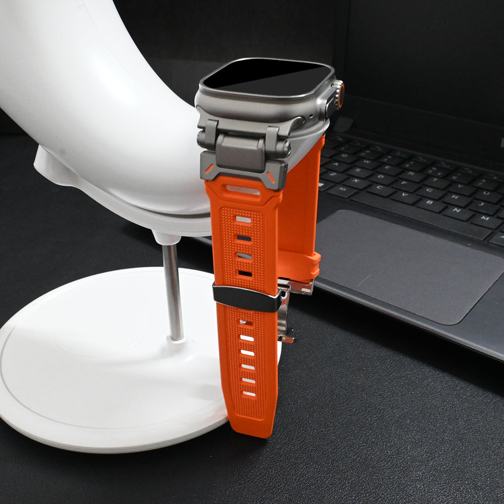 Durable comfort: Explorer silicone band for Apple Watch, a perfect fit.