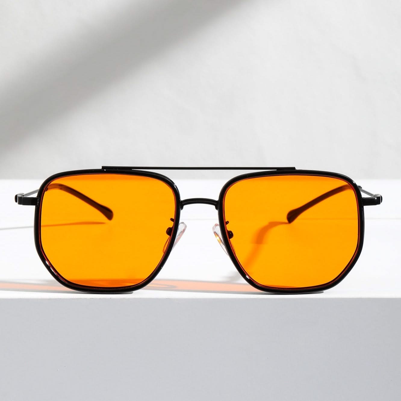 Stylish unisex eyewear with premium UV protection, perfect for everyday fashion.