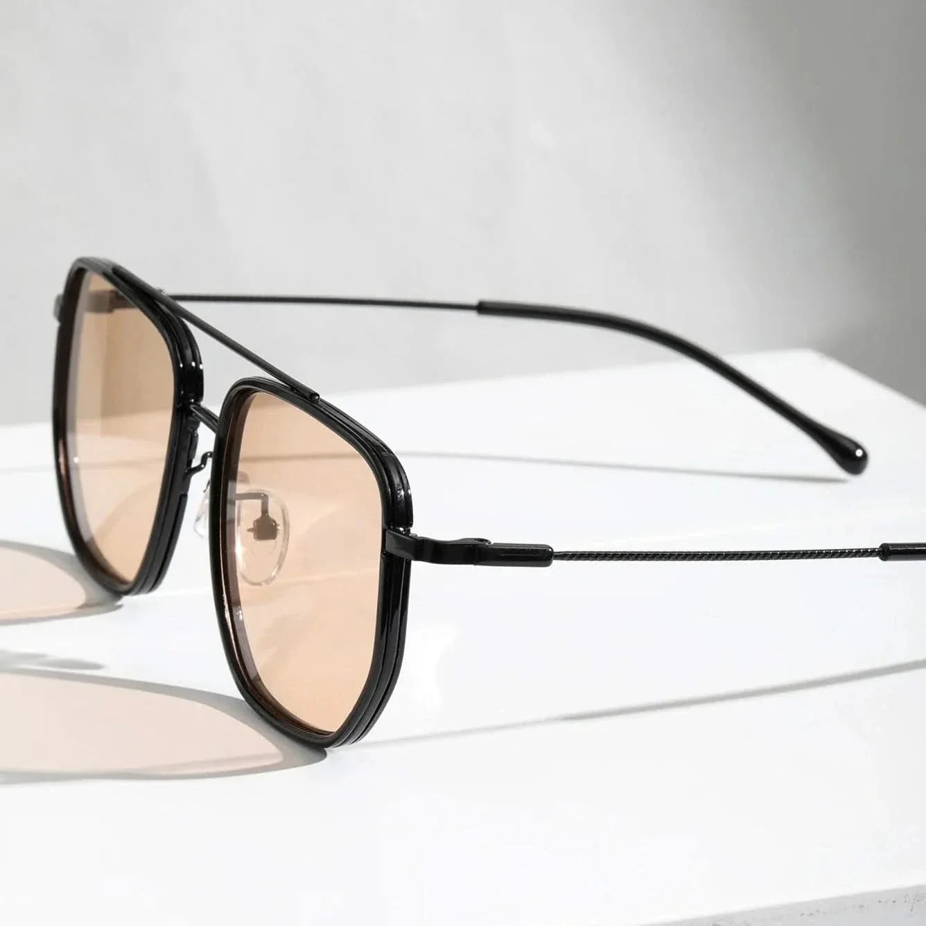 Trendy unisex shades with high-quality UV protection lenses and a stylish metal frame.