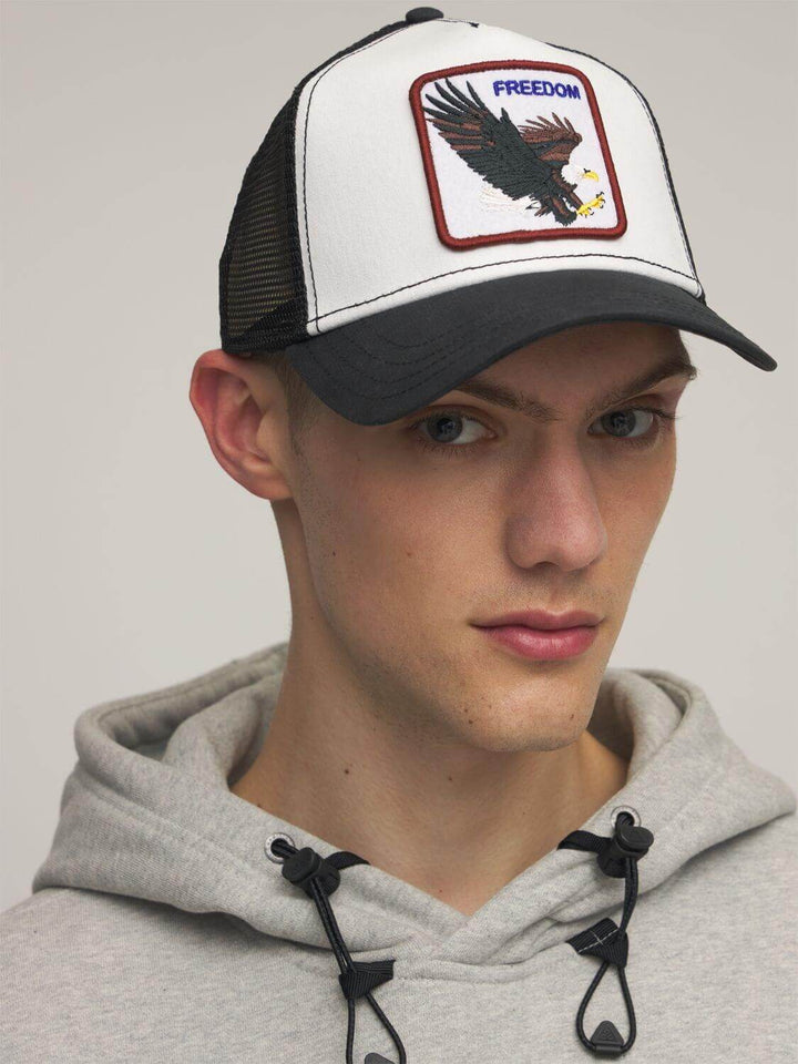 Trendy unisex headwear: Freedom Eagle baseball cap, adjustable for men & women, perfect for sun & style.