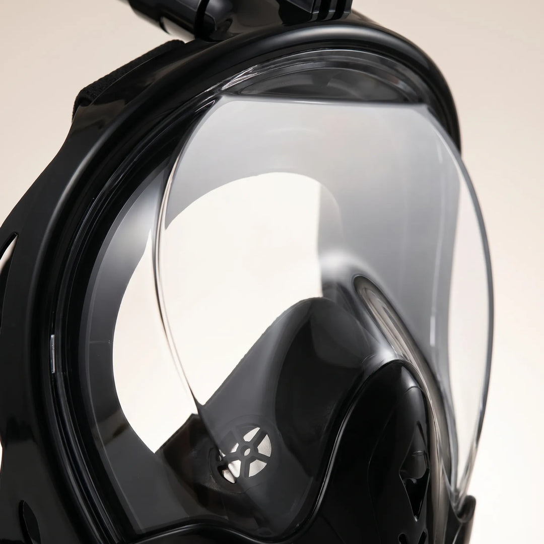 Full-face snorkel mask with action camera mount, ideal for capturing panoramic underwater videos.