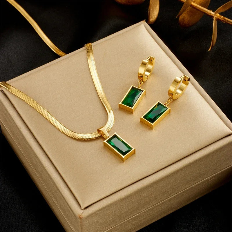 Green stone & gold stainless steel unisex jewelry set, durable and fashionable for any occasion.