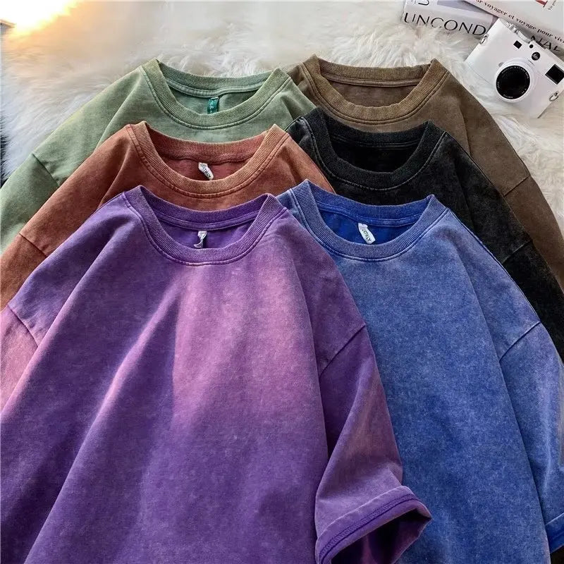 Casual unisex heavyweight t-shirt, relaxed fit for everyday comfort, suitable for men's & women's retro style.