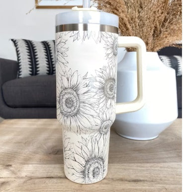 Portable insulated coffee mug with handle & straw. Your ideal companion for travel and daily use.