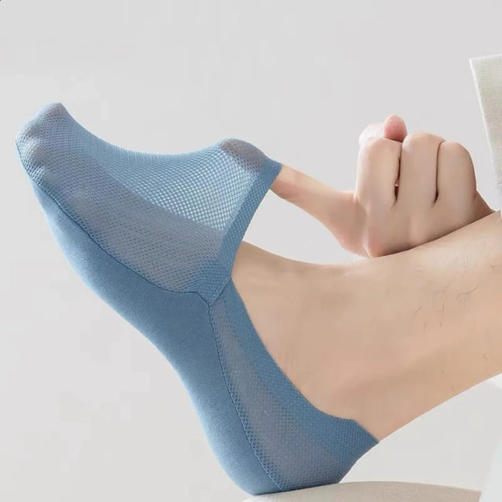 Anti-slip invisible no-show socks, low-cut design for secure, all-day comfort, unisex.