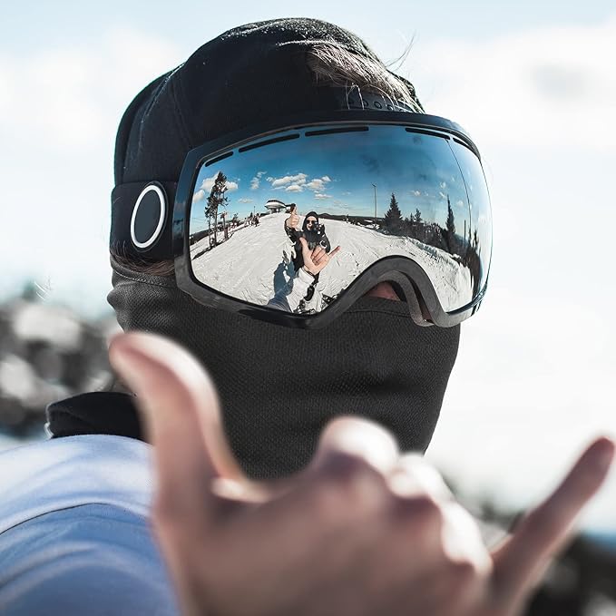 Full-face ski mask with UV protection, ideal for cold weather, high-altitude hiking, and winter sports.
