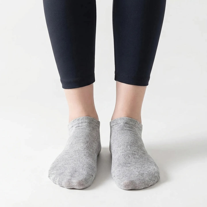 Stylish low-cut ankle socks, offering breathable comfort and a seamless design for unisex casual wear.