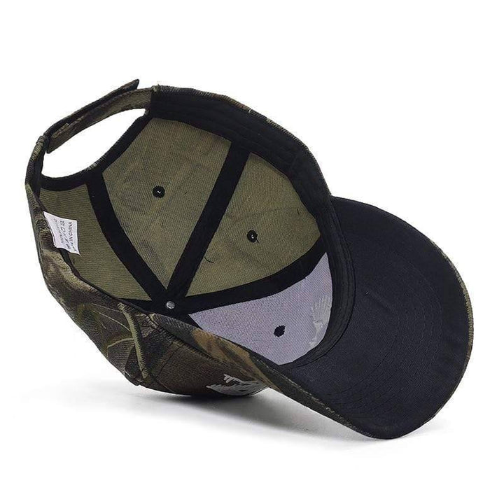 Unisex snapback fishing cap in black, featuring luminous embroidery, ideal for angling and outdoor activities