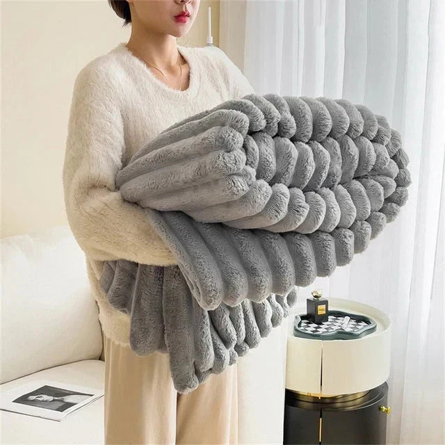 Ultra-soft plush comfort blanket, ideal for relaxing warmth and cozy evenings.