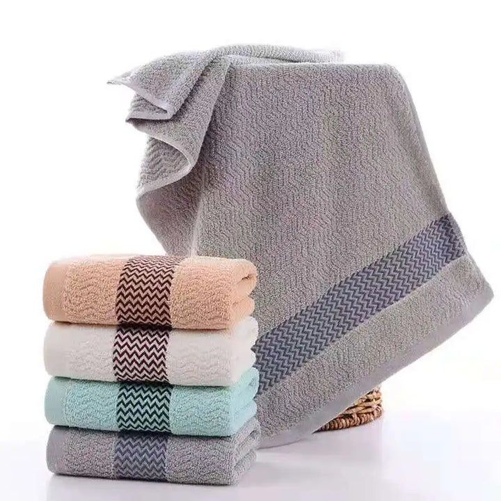 Soft, plush cotton face towel, highly absorbent & quick-drying, ideal for daily facial cleansing.