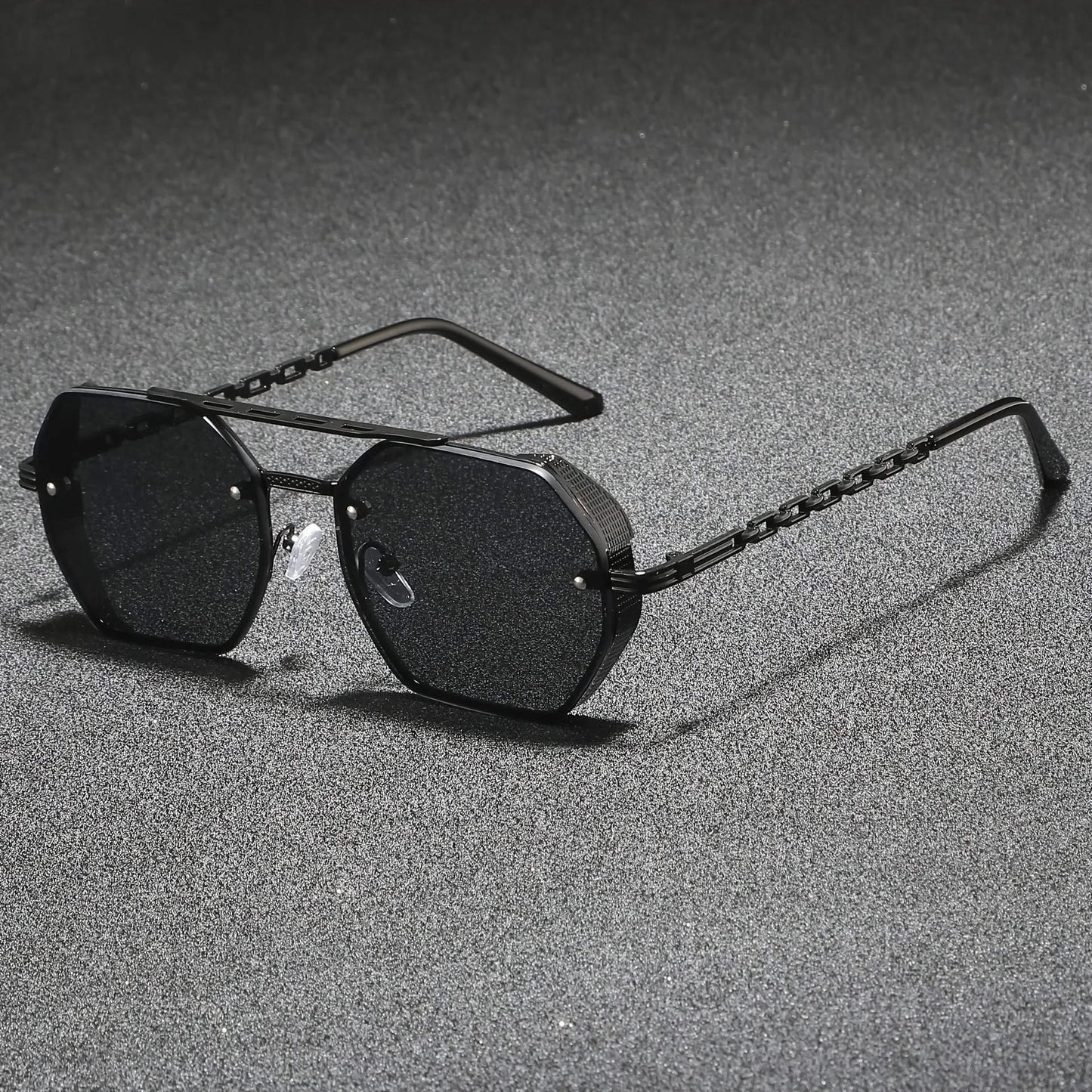 Contemporary unisex geometric metal frame sunglasses, providing essential UV protection & modern style.