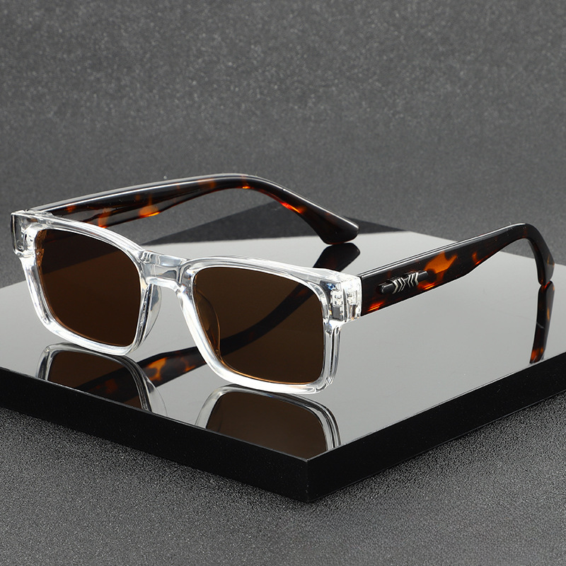 Trendy square unisex sunglasses with modern design & UV400 protection. Essential fashion accessory.