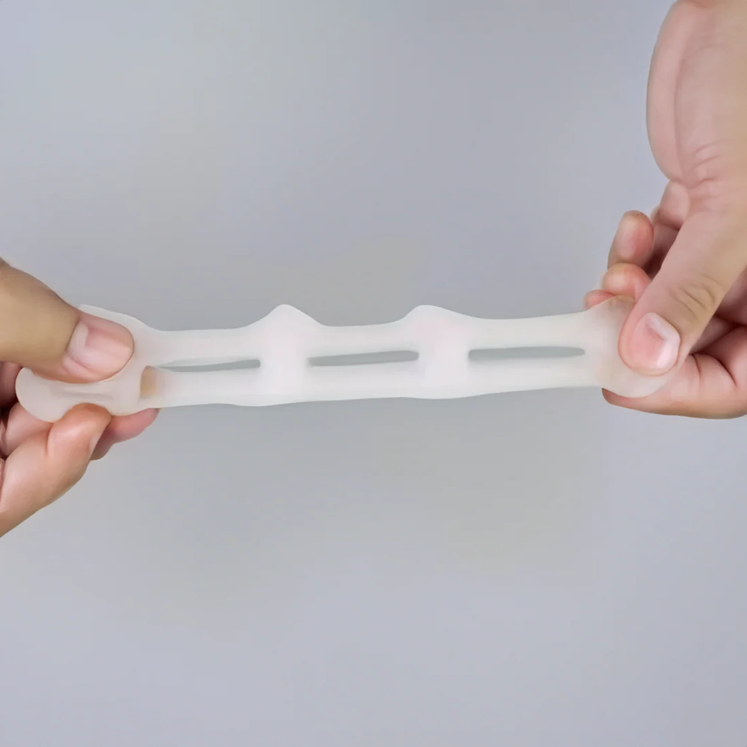 Orthopedic toe separator splint for hammer toe, improving foot alignment & providing pain relief.