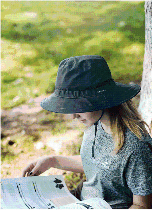 Unisex outdoor sun protection hiking hat, wide brim for effective shade during mountaineering & camping.