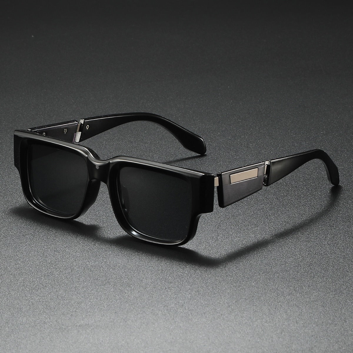 Stylish unisex oversized square sunglasses featuring advanced UV400 protection for comprehensive eye safety & fashion.