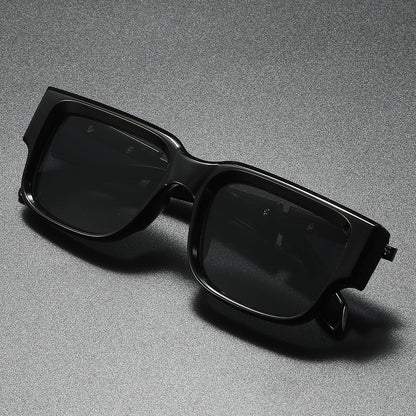 Comfortable unisex oversized square sunglasses, essential fashion eyewear for both men and women's daily sun protection.