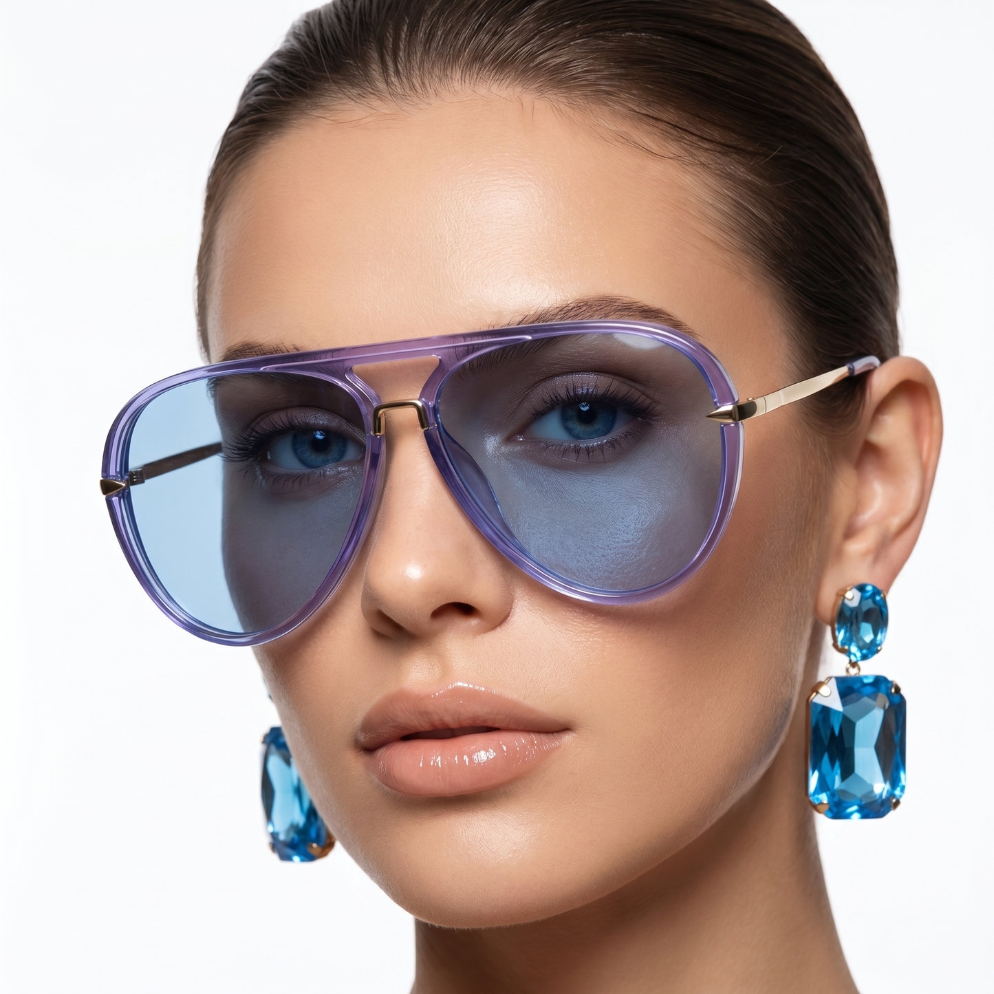 Stylish unisex pilot sunglasses, a fashion accessory with UV400 protection and a timeless look.