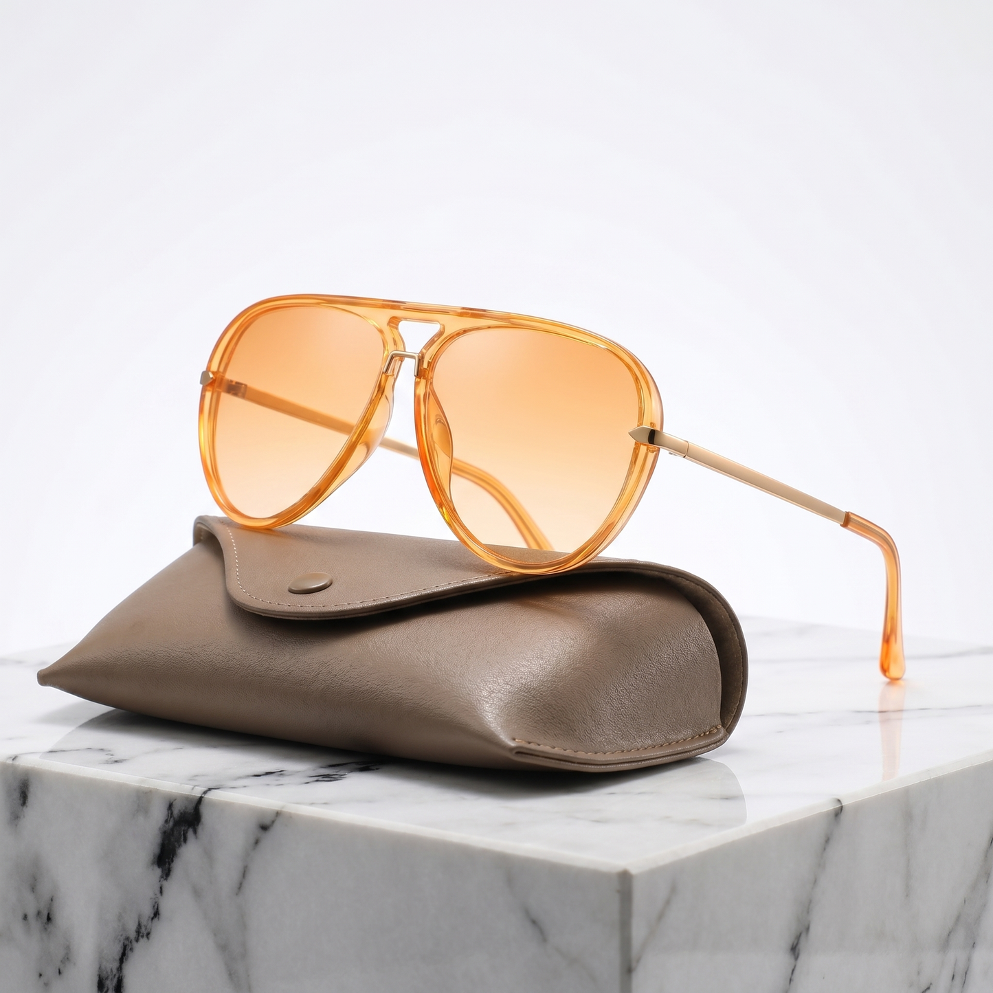 Classic pilot style unisex sunglasses featuring gradient lenses and full UV400 sun protection.
