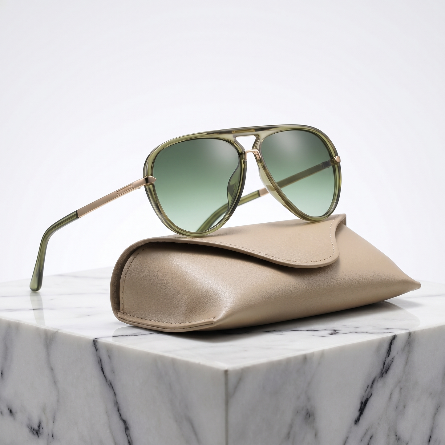 Sleek unisex pilot sunglasses with UV400 protection, gradient lenses, and a timeless, vintage-inspired look.