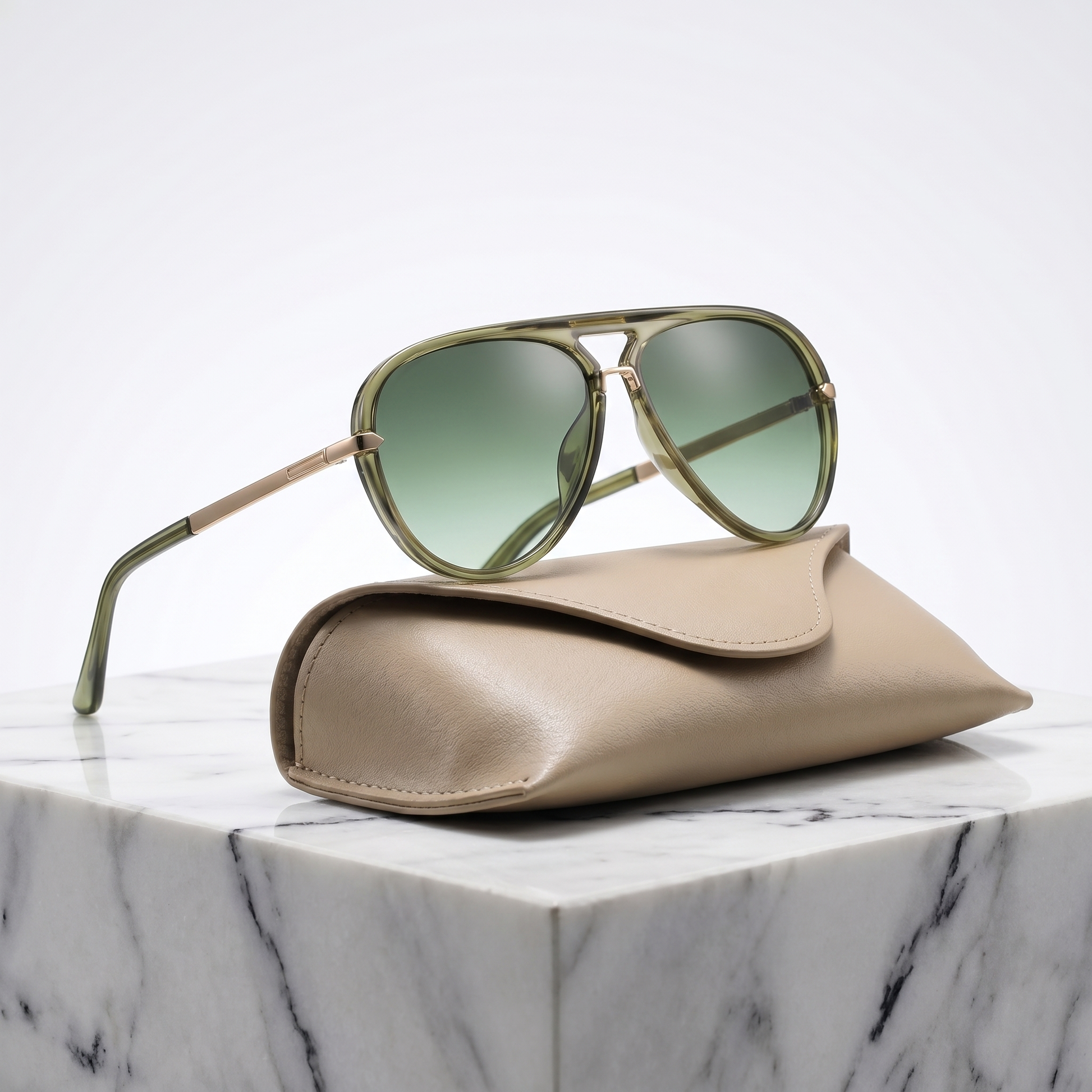 Sleek unisex pilot sunglasses with UV400 protection, gradient lenses, and a timeless, vintage-inspired look.
