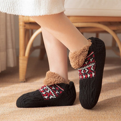 Plush thermal socks for men and women, with non-slip sole, ensuring warmth and comfort at home.