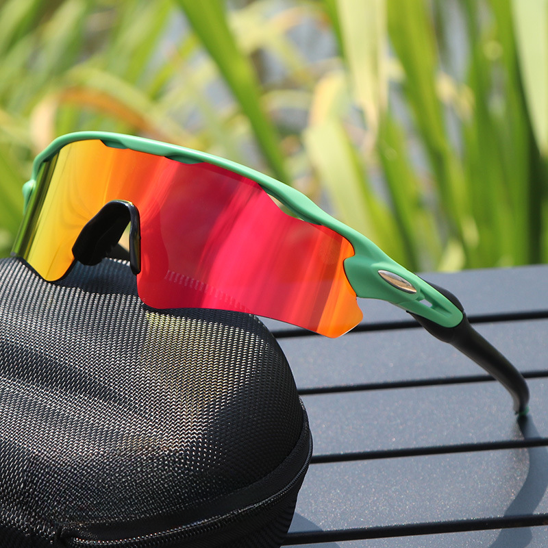 Unisex polarized sports sunglasses for cycling & running, offering UV protection & glare reduction.