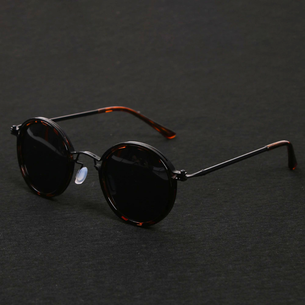 Stylish gold frame unisex polarized sunglasses, perfect for fashion, driving & outdoor eye protection.