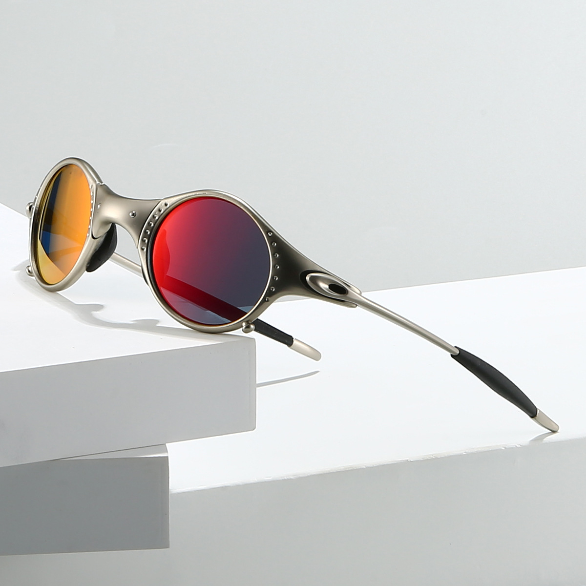 Unisex polarized sunglasses, ideal for outdoor sports and activewear, offering 100% UV protection.